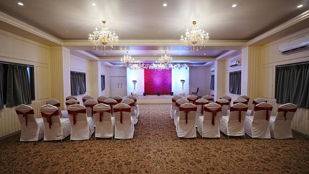 L P Regency, Poona Buitenkant foto