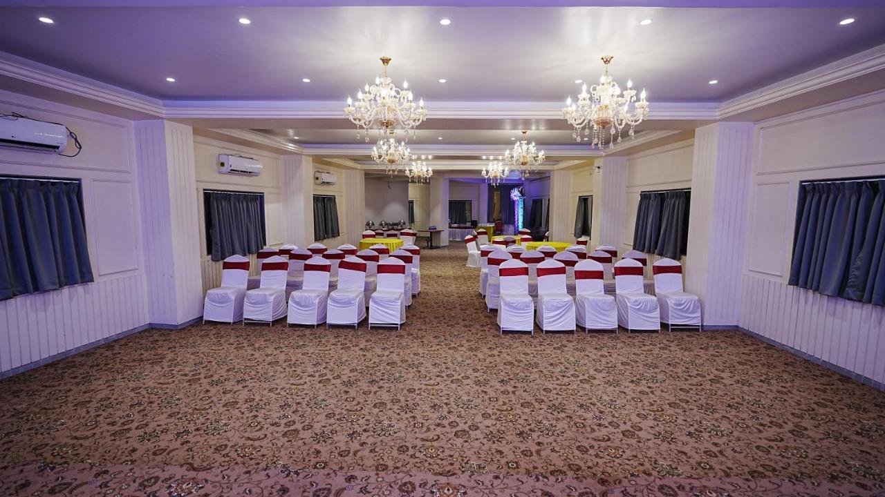 L P Regency, Poona Buitenkant foto