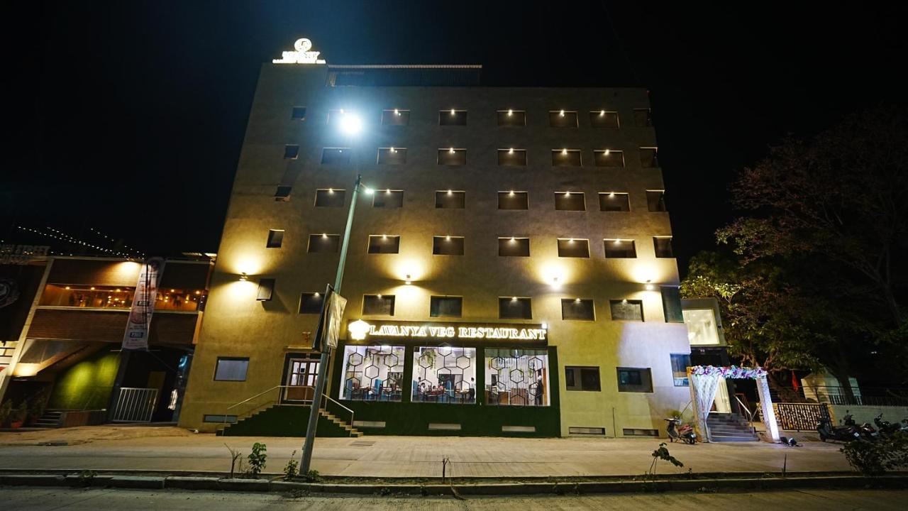L P Regency, Poona Buitenkant foto
