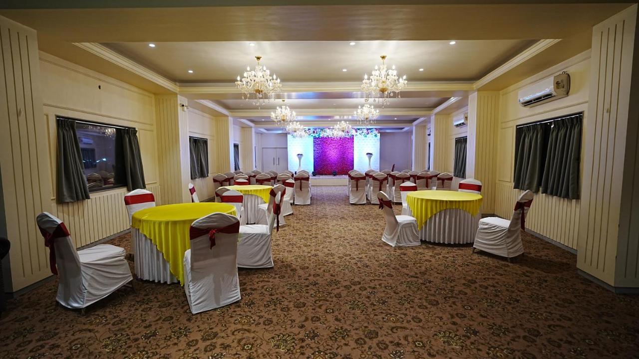 L P Regency, Poona Buitenkant foto