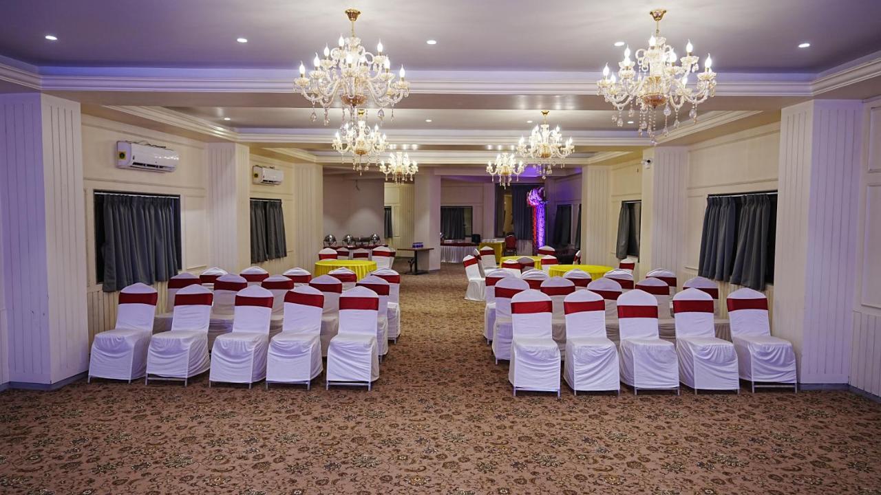 L P Regency, Poona Buitenkant foto